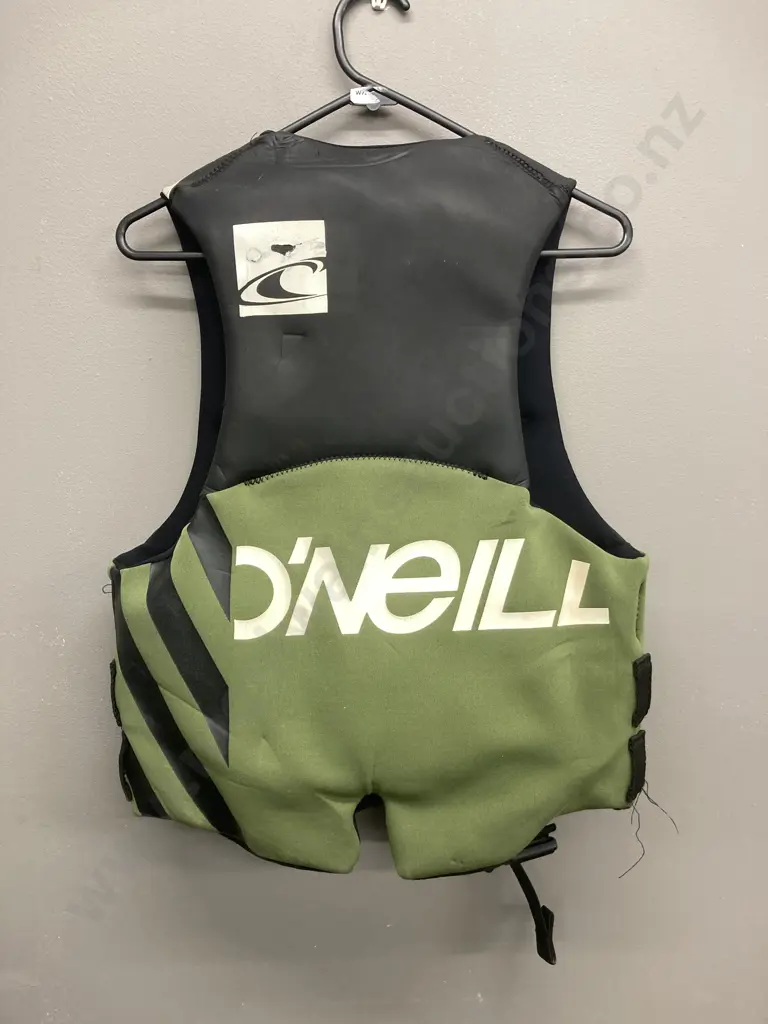 O'Neill Outlaw Size M Wake Vest Image 1++